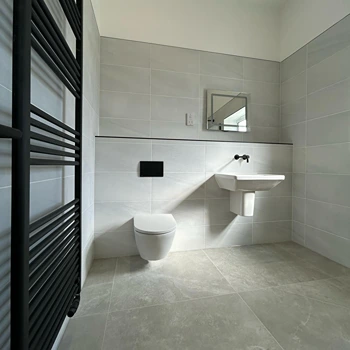 Stand alone large bath
