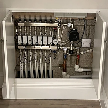 underfloor heating installed manifold